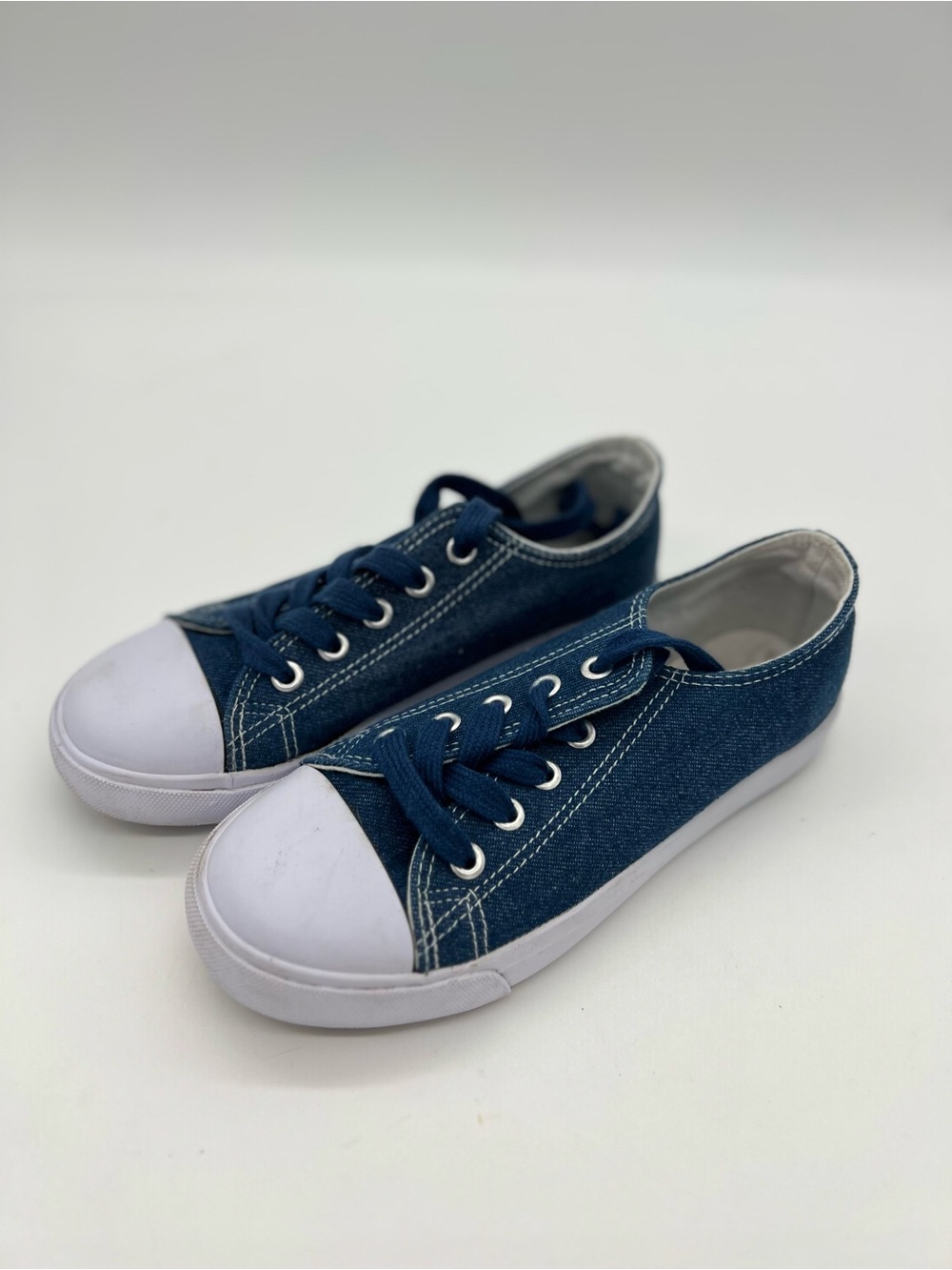 The Fashion Supply Low Top Cap Toe Girls Sneakers Blue Sz 4 Big Girl